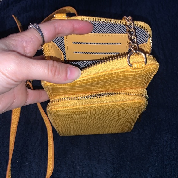Super Cute Little Yellow Purse !!!! - Picture 4 of 10